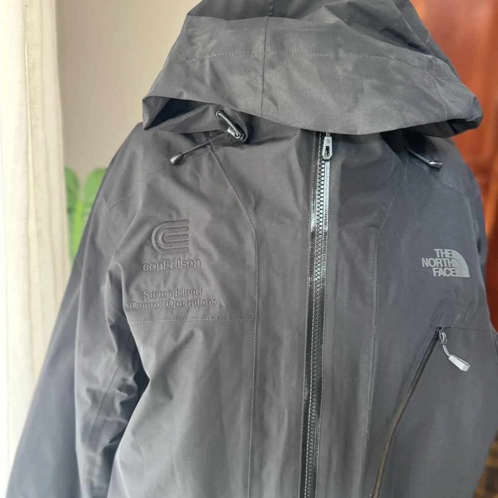 The North Face Men’s Insulated Waterproof Hooded Jacket Black M - Picture 2 of 5